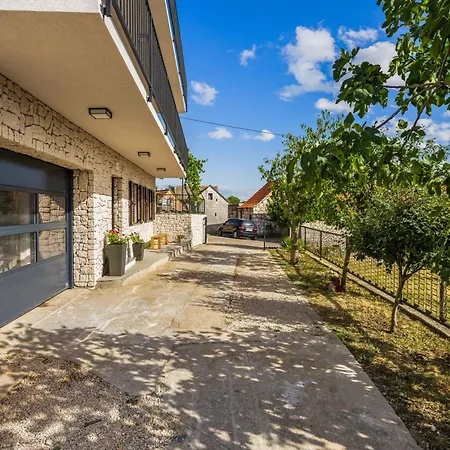 Aurora Dalmatica بيت للعطل Caporice